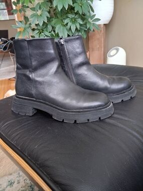 Zara Black Leather Zip Chelsea Boots